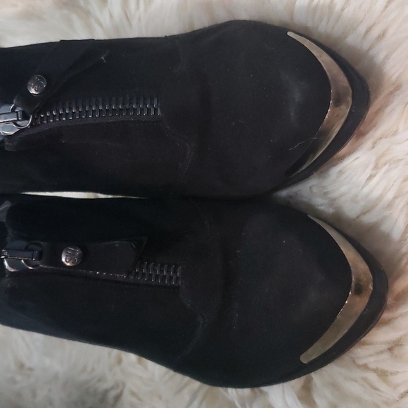 Stuart Weitzman suede leather black pointy toe 4.5" heels - Picture 4 of 9